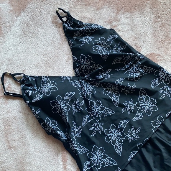 Your Best Look Swimsuit - Picture 3 of 9